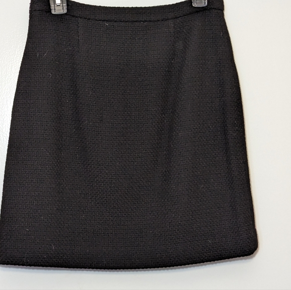 Banana Republic black wool bouclet a-line skirt - Picture 2 of 4